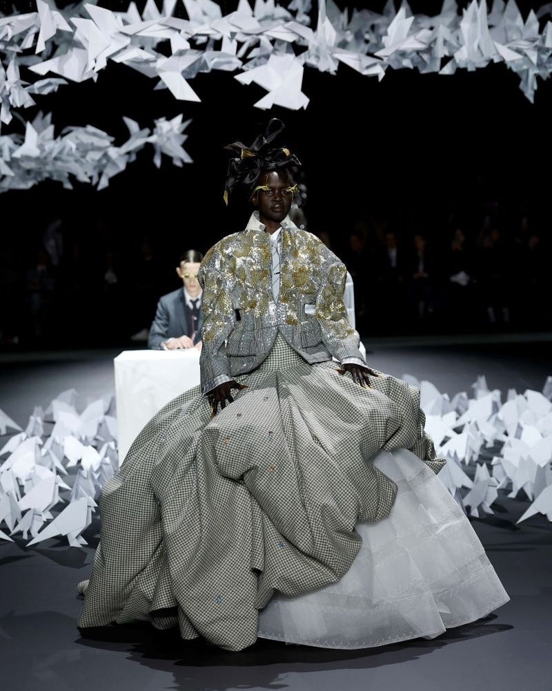 Un look Thom Browne fall-winter 2025/26 (ph Francesc Ten/MFF)