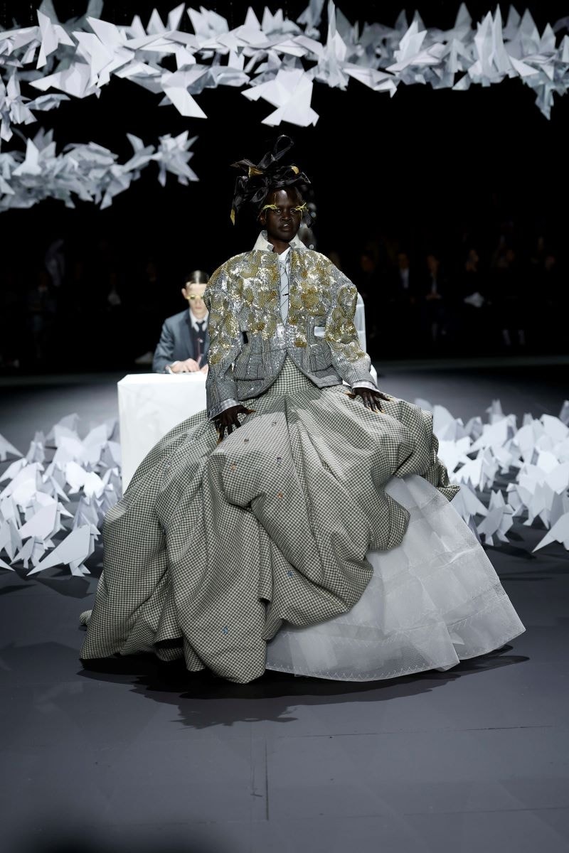 Un look Thom Browne fall-winter 2025/26 (ph Francesc Ten/MFF)