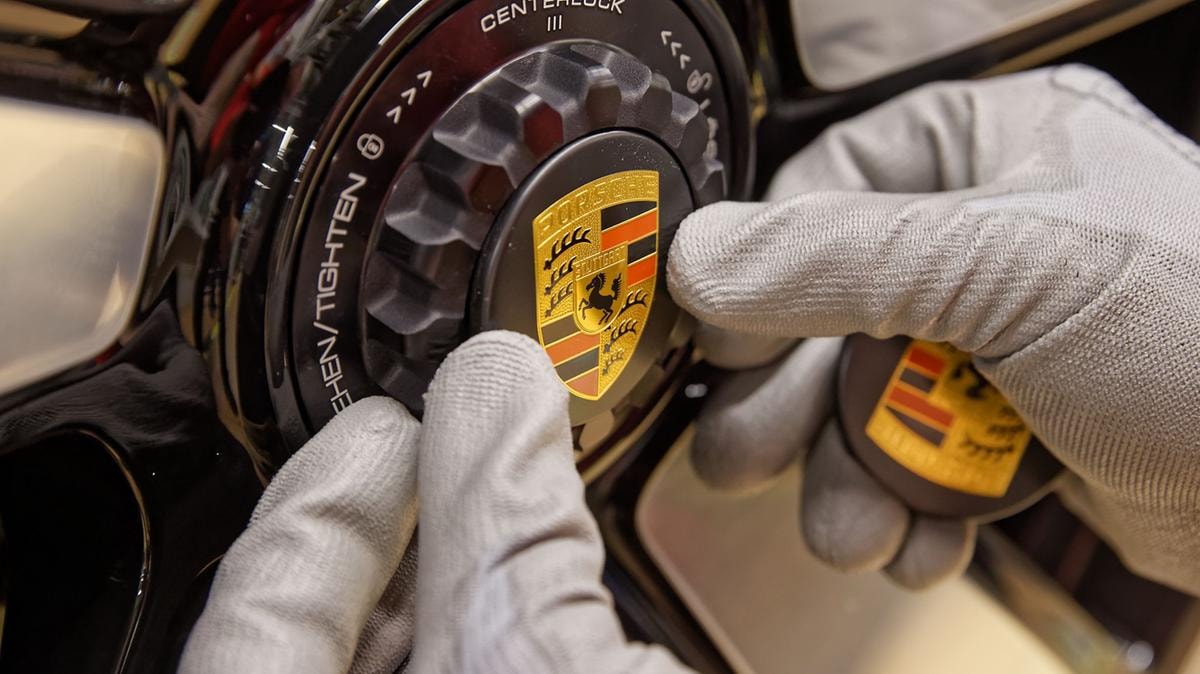 Porsche taglia 1.900 posti in Germania, pesa il calo della redditività e la debole domanda di auto elettriche