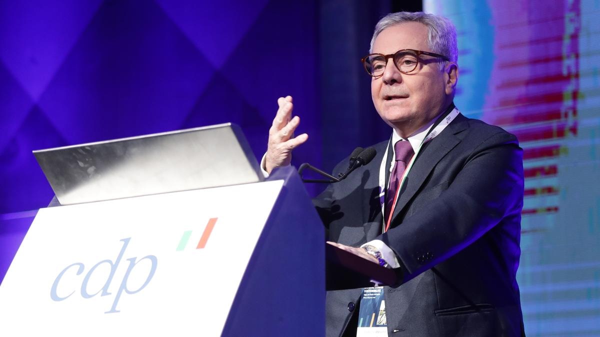 Cdp e Poste verso il doppio cda nel weekend per lo scambio di azioni in Tim e Nexi. Le strategie del governo