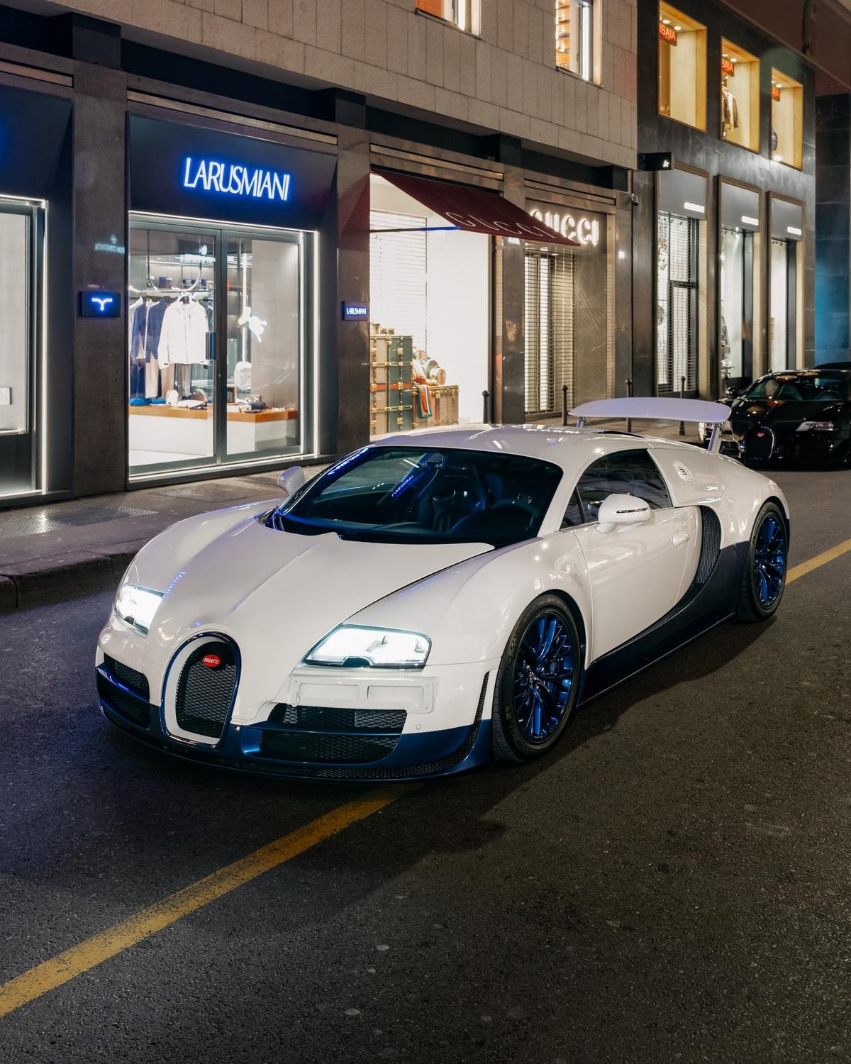Bugatti Veyron Supersport. Una hypercar da 1.200 cavalli pensata per la pista e sviluppata dal collaudatore Loris Bicocchi.