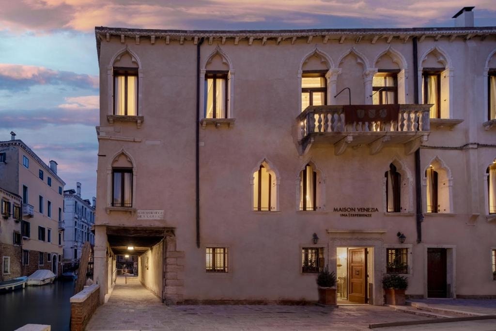 3 hotel dove soggiornare a Venezia durante il Carnevale. E 3 ristoranti dove mangiare 