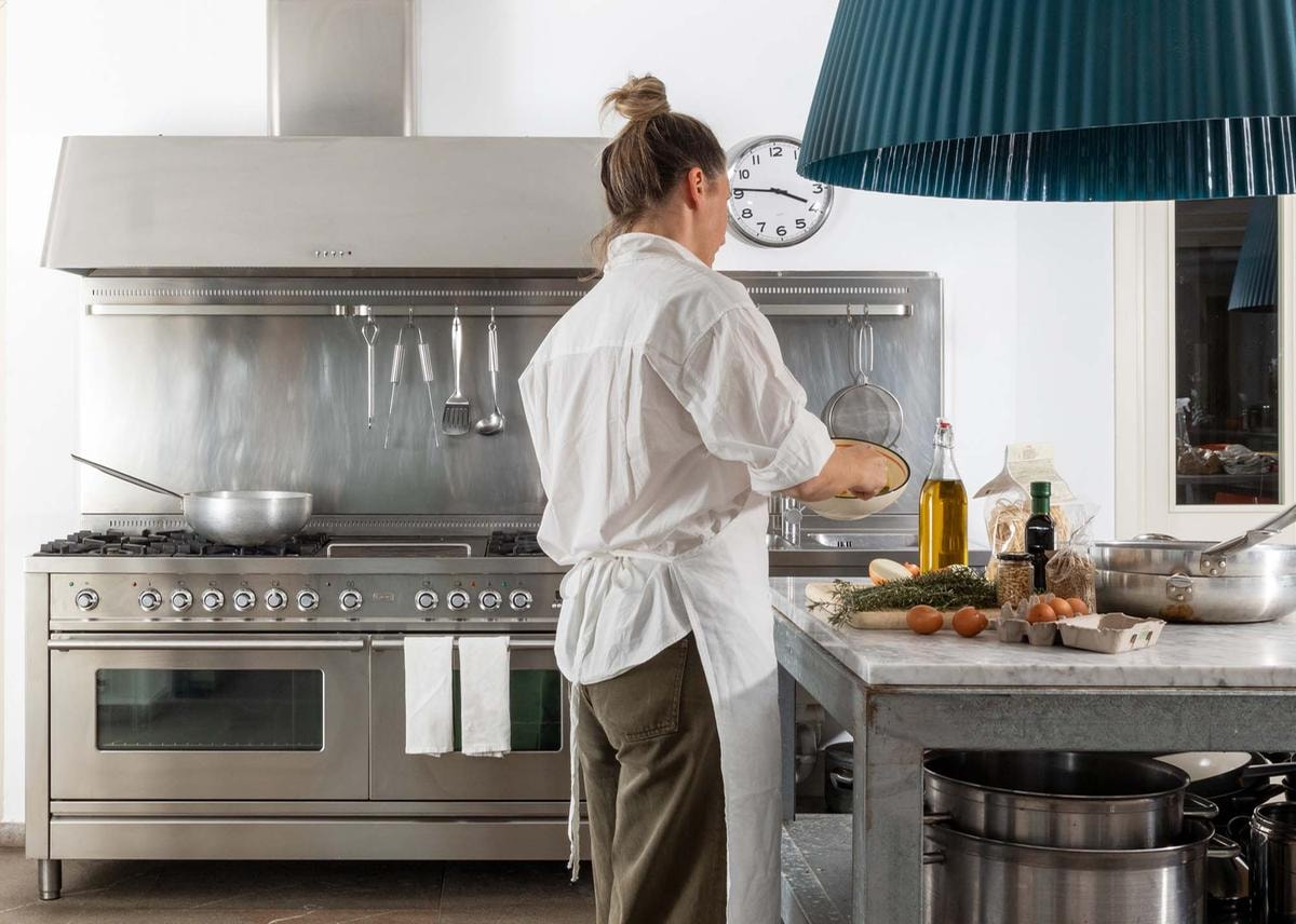 Nella cucina di 100 mq c'è la possibilità di assistere a show cooking.