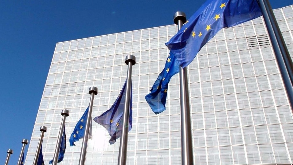 Energia, l’Ue deve aumentare di 480 miliardi l’anno gli investimenti in industria e trasporti. Lo prescrive il Green Industrial Deal