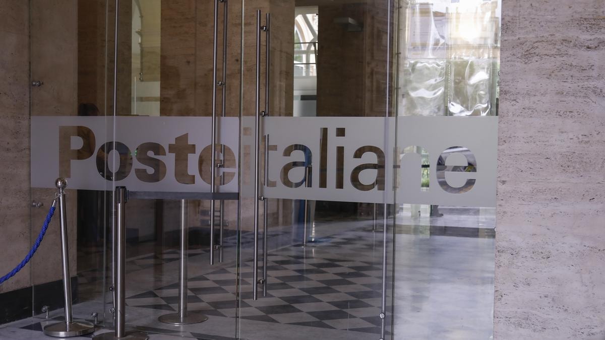 Negozi Tim dentro gli uffici postali? I concorrenti di tlc sulle barricate. Ipotesi di ricorsi all’Antitrust 