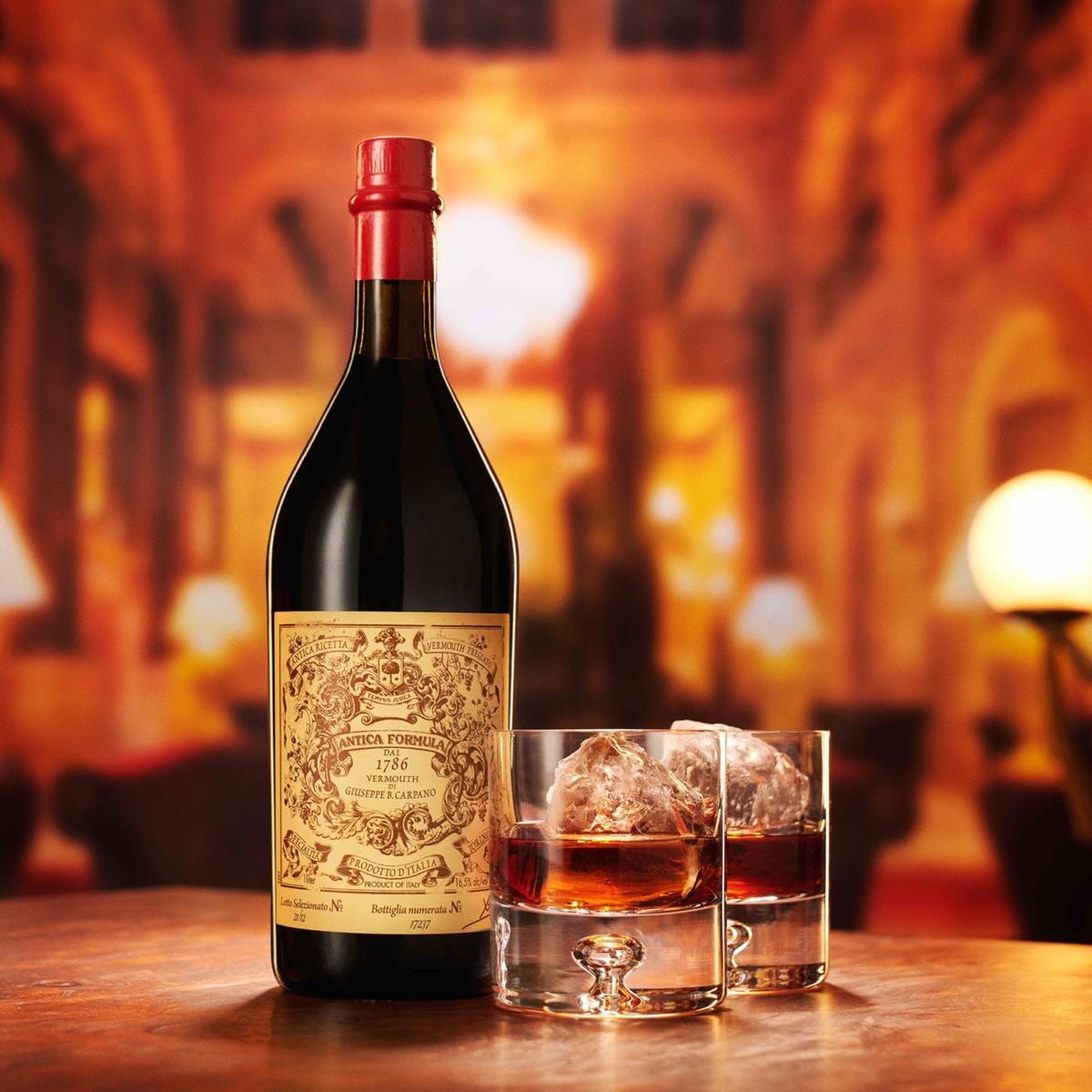 Vermouth vs gin, è il vino aromatizzato di Torino, il re della mixology e campione d’incassi 