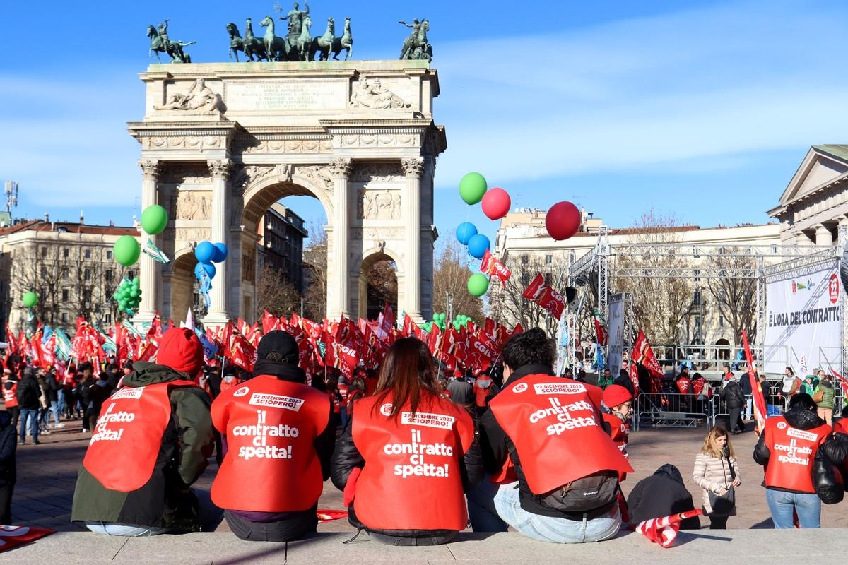 SCIOPERO  MANIFESTAZIONE  DEI LAVORATORI DEL COMMERCIO  E SERVIZI