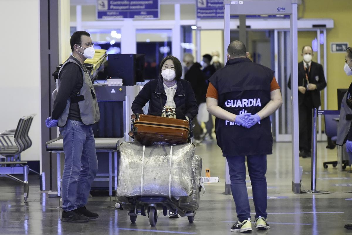 Tamponi Covid-19 a Fiumicino per chi arriva dalla Cina