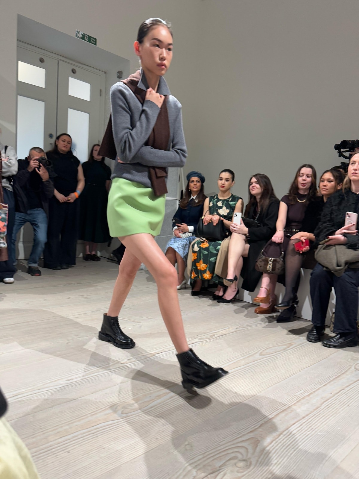 Un look Emilia Wickstead fall-winter 2025/26 (ph Francesca Martinetti)