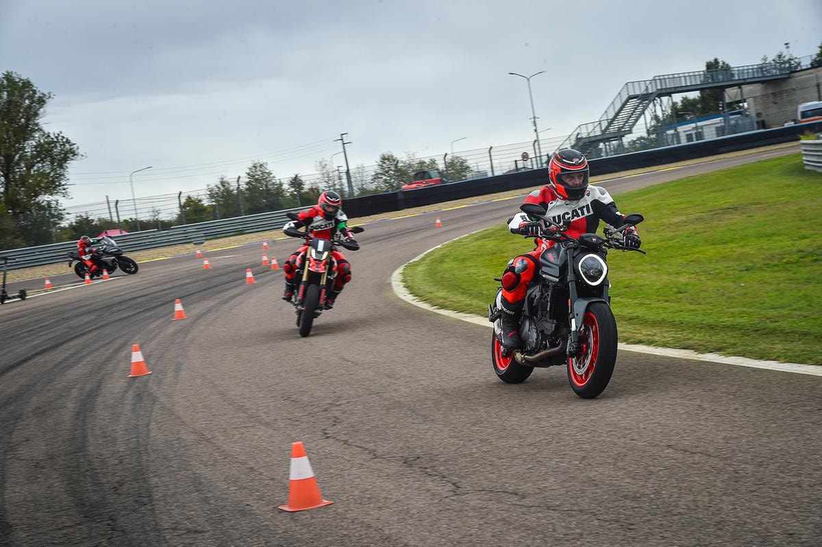 Ducati Riding Experience: adrenalina su strada e pista con i migliori istruttori