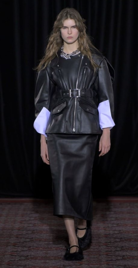 Due proposte Simone Rocha (ph Francesc Ten)