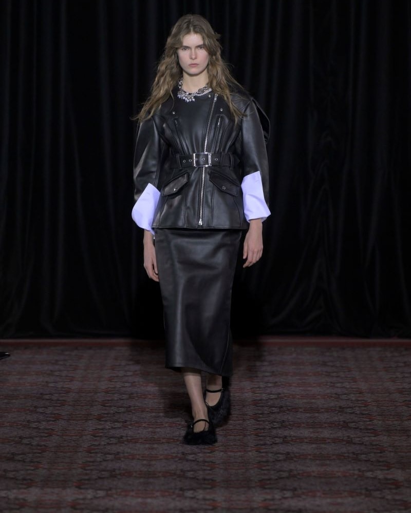 Due proposte Simone Rocha (ph Francesc Ten)