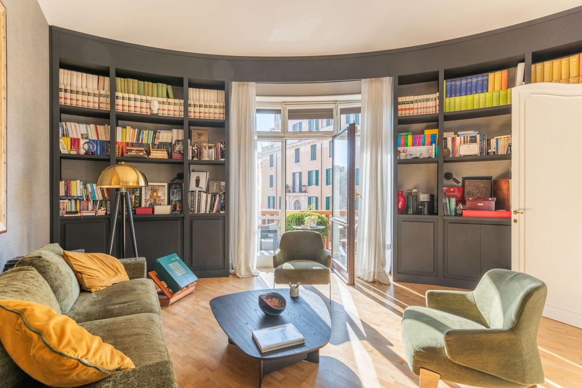 Berkshire Hathaway HomeServices | Roma Immobiliare propone nel quartiere romano Trieste, a 2 milioni 750mila euro, un lussuoso appartamento, di oltre 300 metri quadrati, con terrazza di 30 mq.