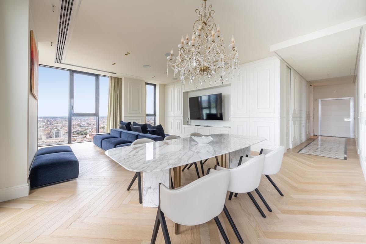 Quimmo Prestige Agency propone a Milano, al 28 piano di Torre Solaria, un  appartamento di 225 mq in vendita a 5 milioni di euro, con terrazzo di 30 mq.
