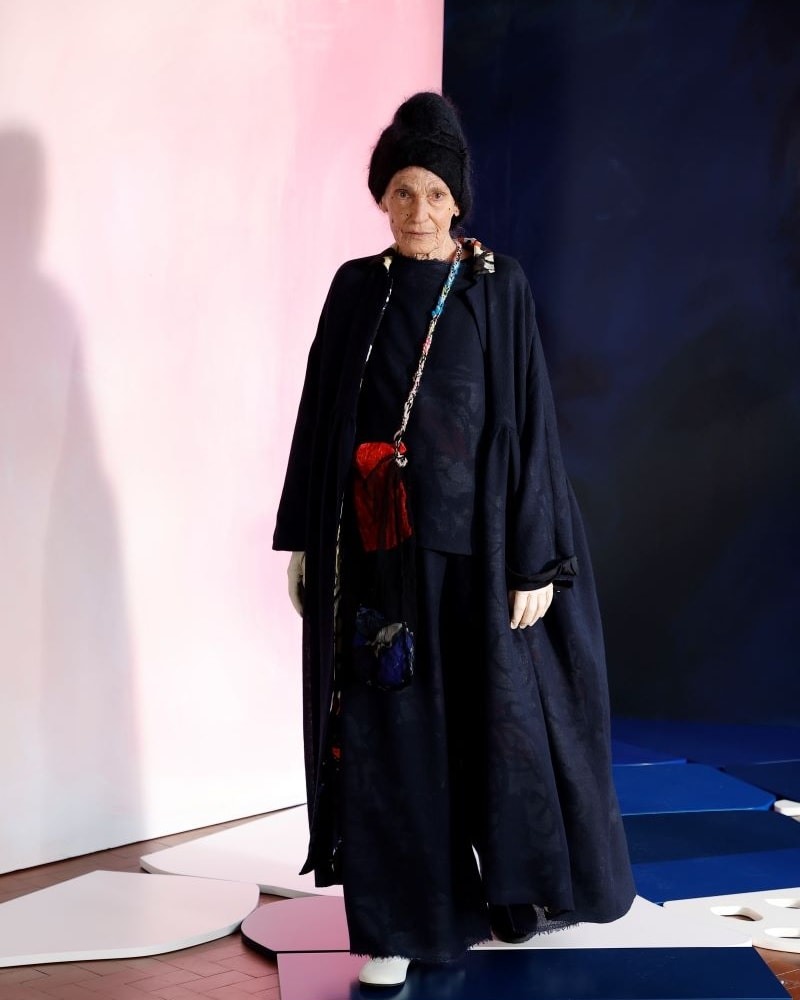 Benedetta Barzini che sfila per Daniela Gregis fall-winter 2025/26 (ph Francesc Ten/MFF)