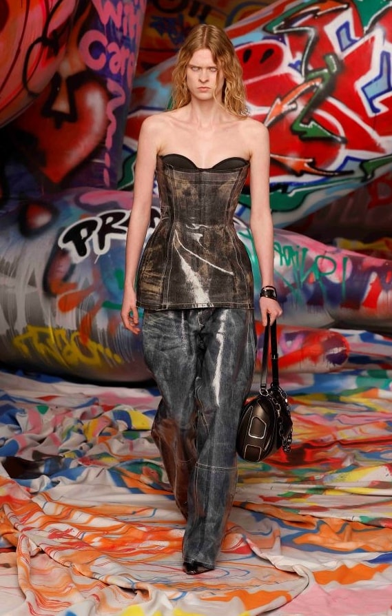 Un look Diesel fall-winter 2025/26 (ph Francesc Ten/MFF)