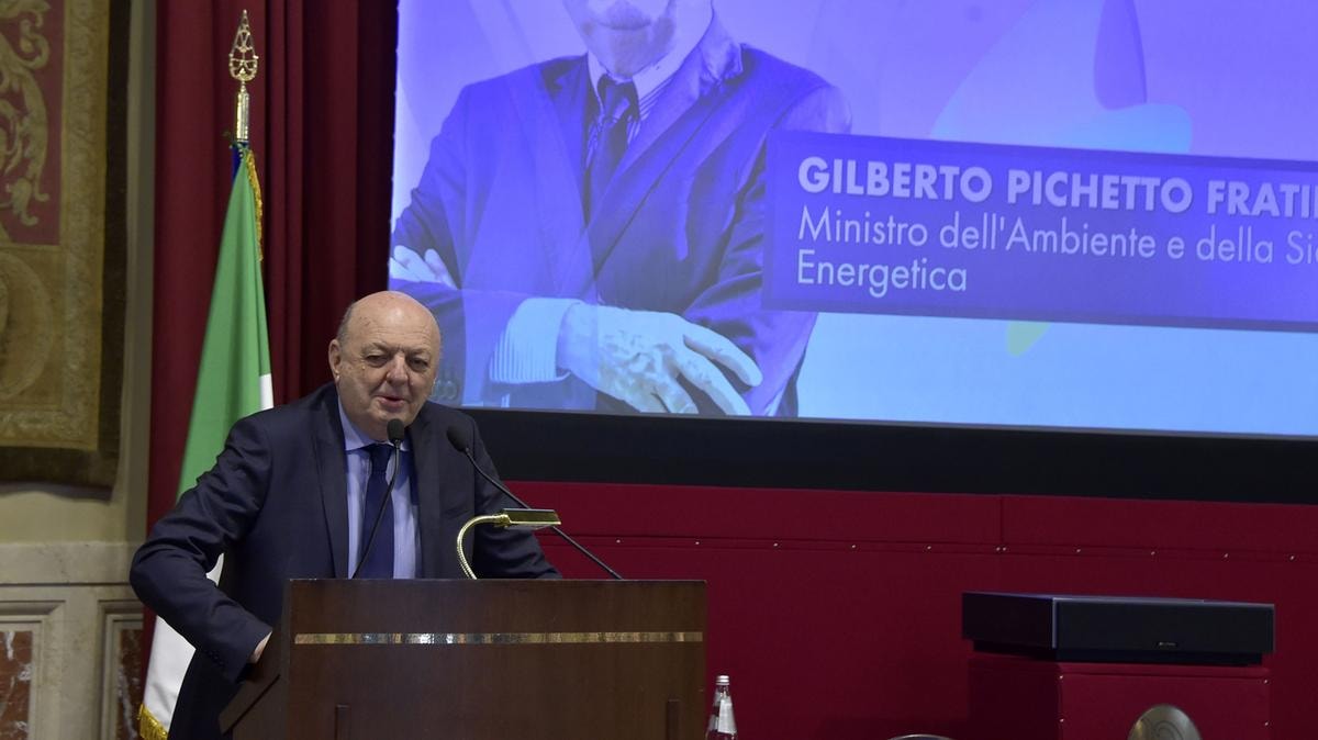 Idroelettrico, il ministro Pichetto rilancia con i rinnovi dei contratti: le concessioni rimangano in mani italiane
