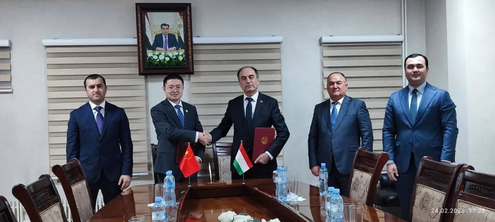 La cerimonia della firma del ponte