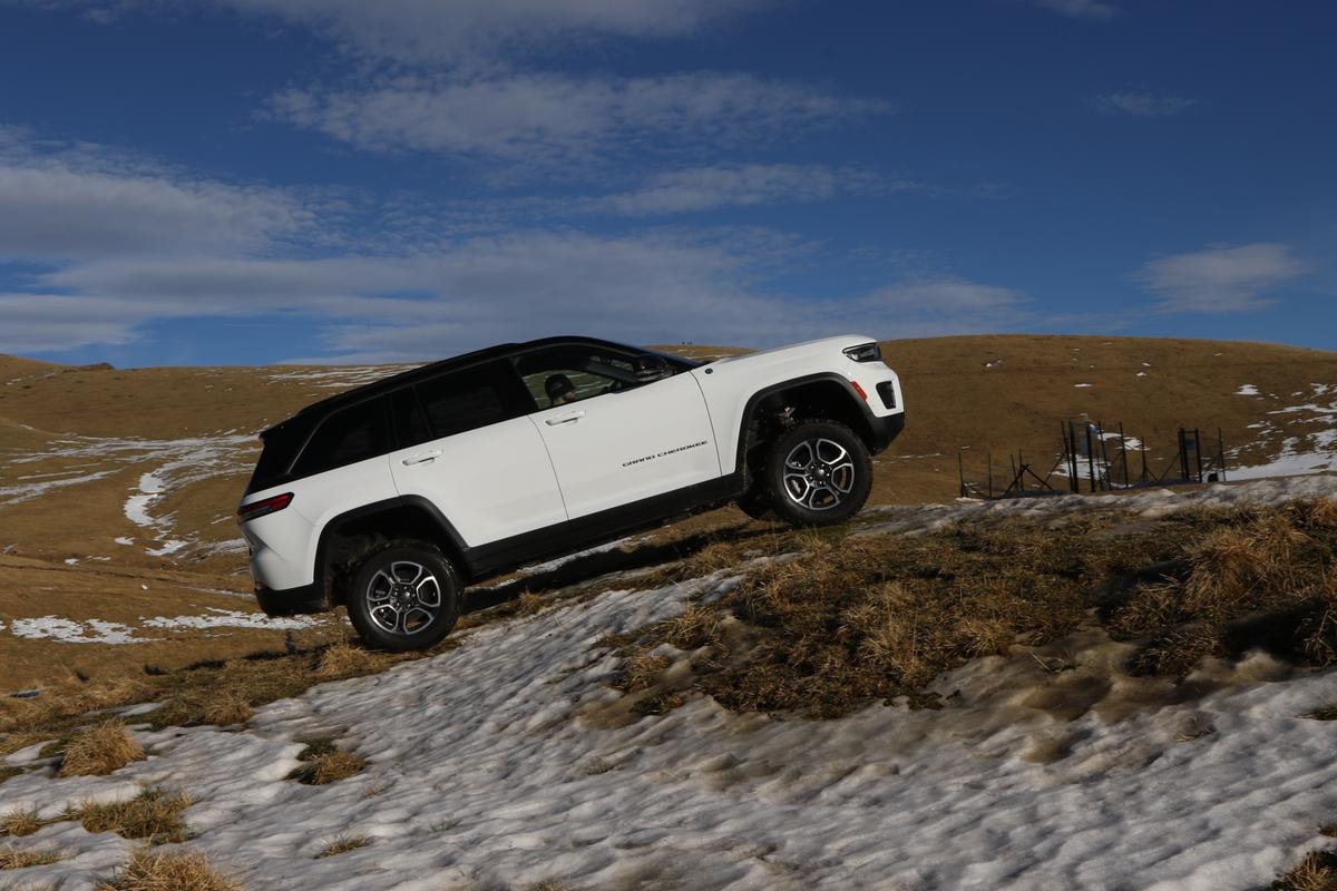 Grand Cherokee 4xe: la Jeep ibrida plug-in che sfida ogni terreno