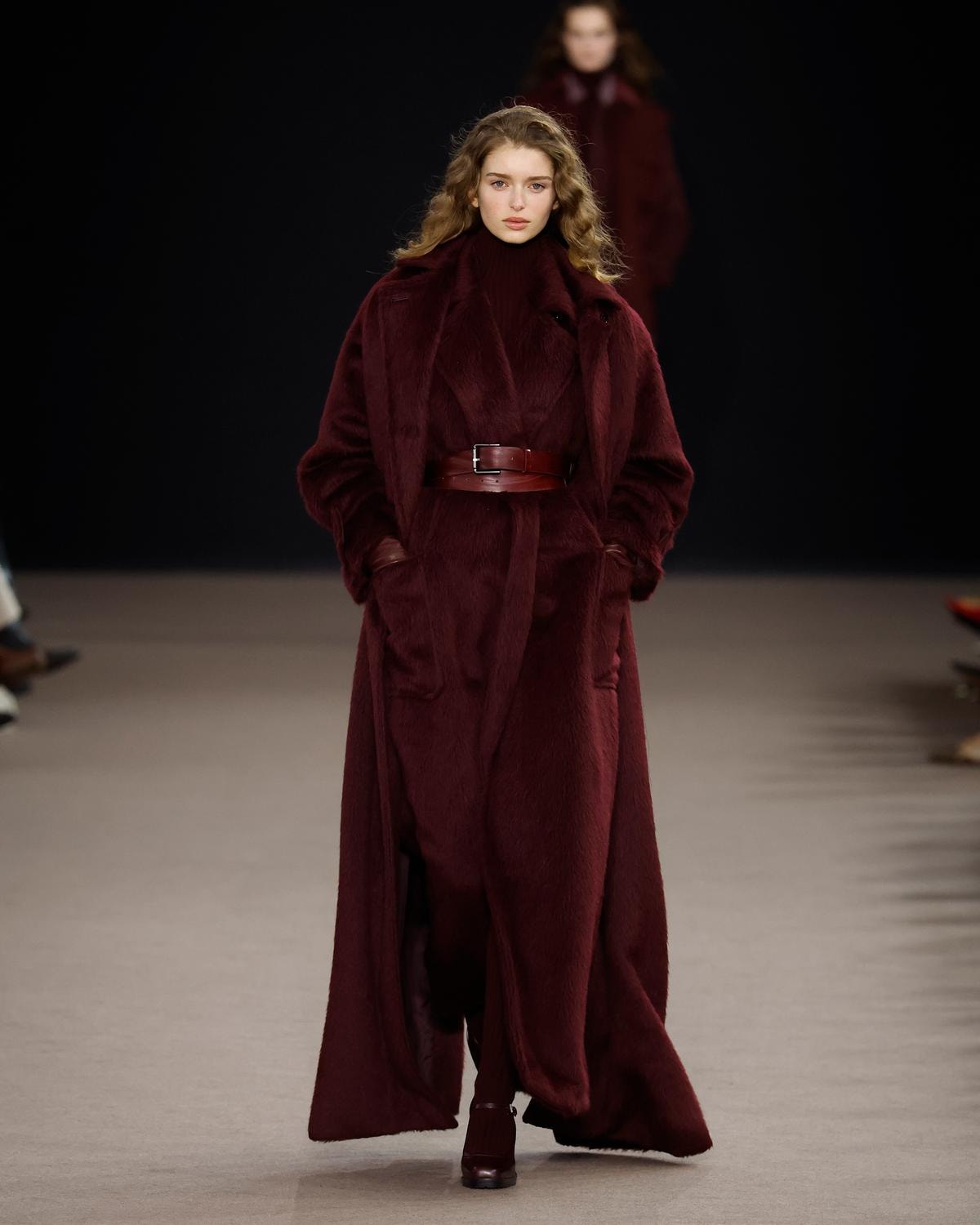 Un look Max Mara fall-winter 2025/26 (ph Francesc Ten/MFF)
