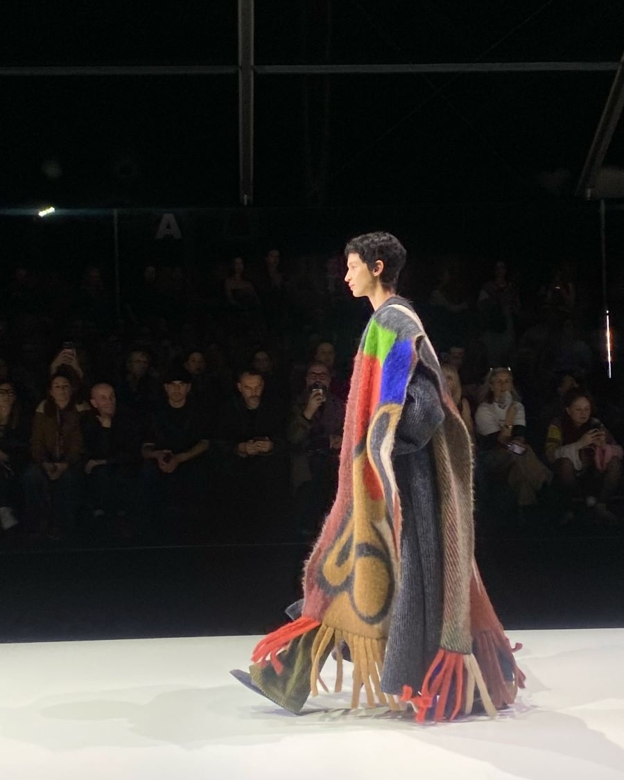 Un look Anteprima fall-winter 2025/26 (ph Emma Crugnola)