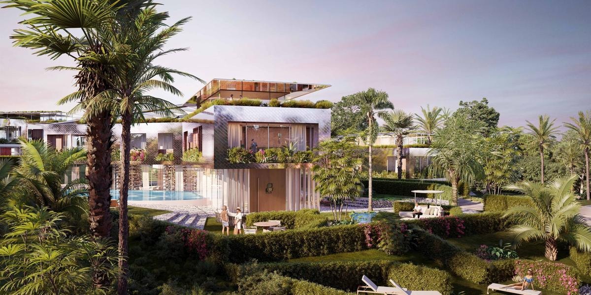 Il primo progetto architettonico residenziale di Karl Lagerfeld risale al 2021 e consiste in cinque ville di lusso, con un approccio “outside-in” che gioca con forme e funzioni uniche, a Marbella, in Spagna.