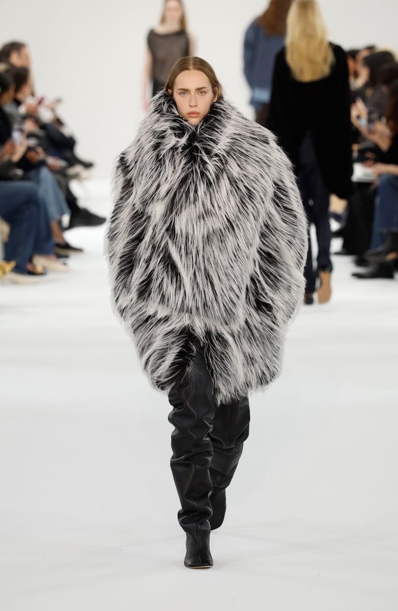 Un look Sportmax fall-winter 2025/26 (ph Francesc Ten/MFF)