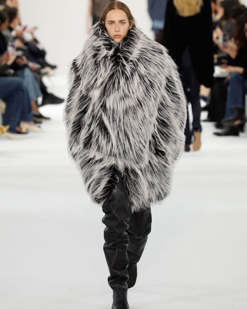 Un look Sportmax fall-winter 2025/26 (ph Francesc Ten/MFF)