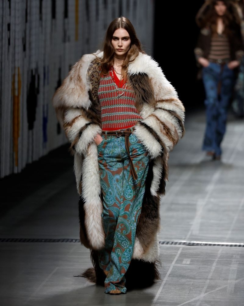 Un look Etro fall-winter 2025/26 (ph Francesc Ten/MFF)