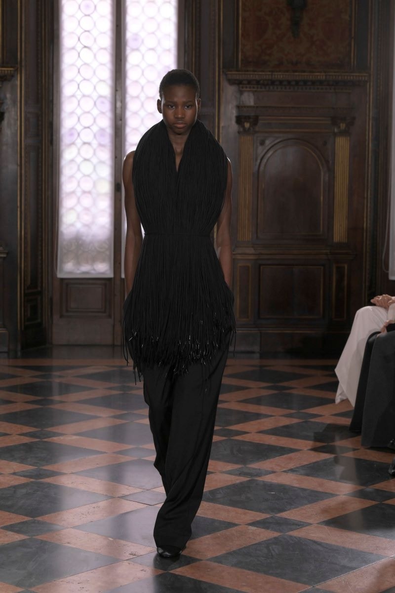 Un look Institution by Galib Gassanoff fall-winter 2025/26 (ph Francesc Ten/MFF)