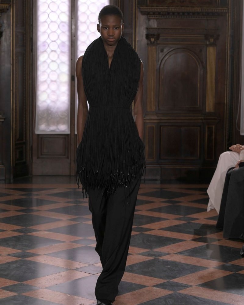 Un look Institution by Galib Gassanoff fall-winter 2025/26 (ph Francesc Ten/MFF)