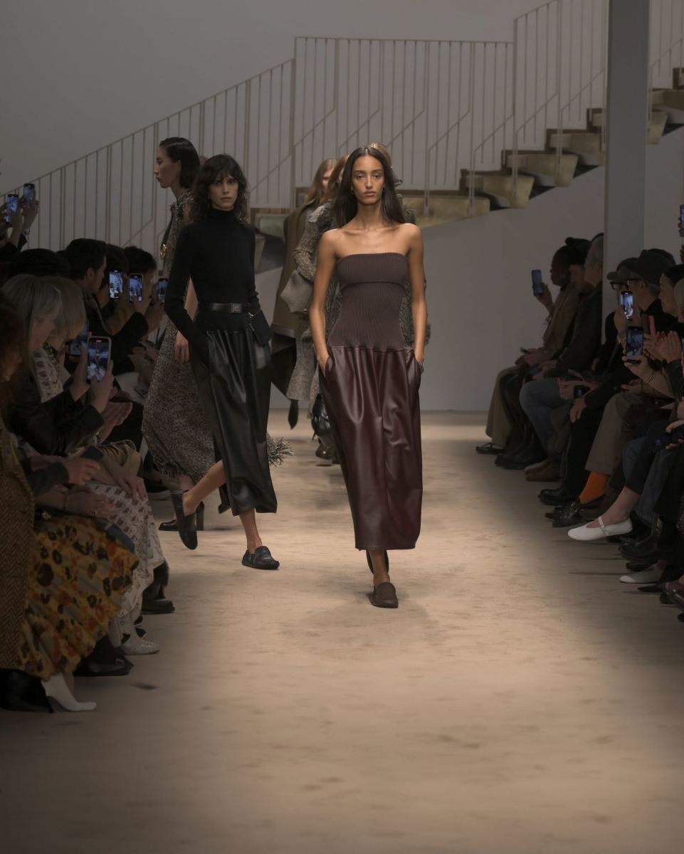 Un look Tod's fall-winter 2025/26 (ph Francesc Ten/MFF)