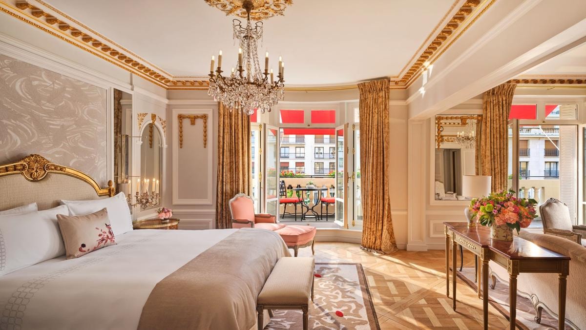 L’Hotel Plaza Athénée, l’Adresse Haute Couture nella via del lusso e dello shopping di Parigi
