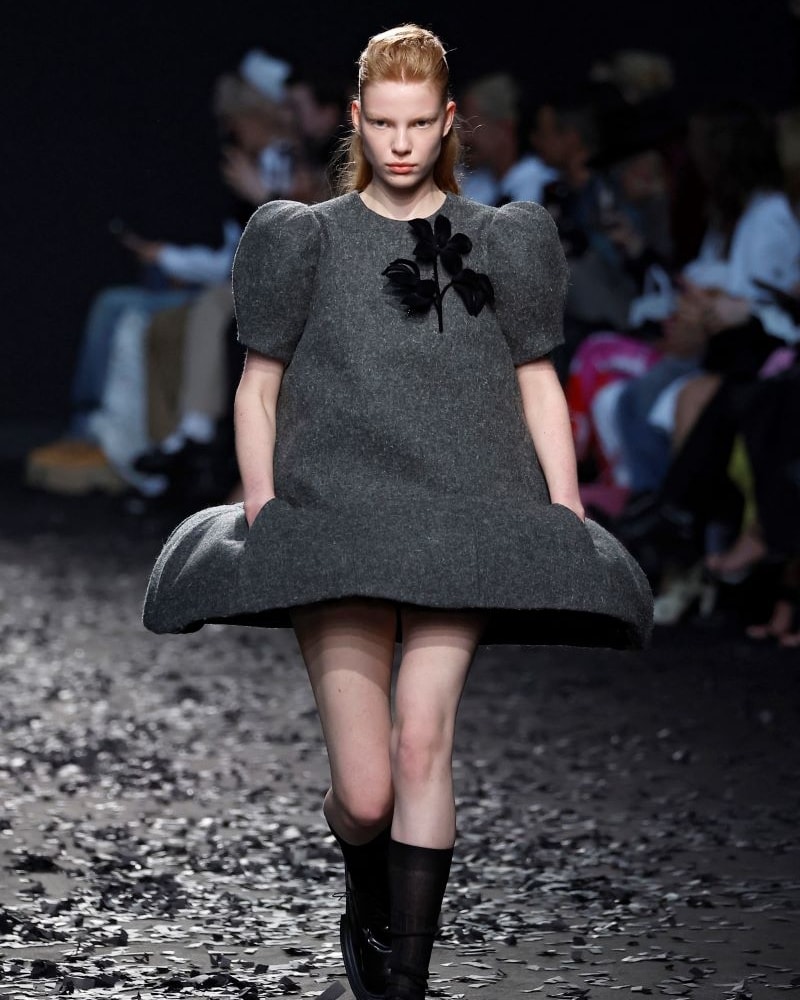 Un look Moschino fall-winter 2025/26 (ph Francesc Ten/MFF)