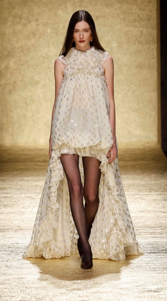 Un look Luisa Spagnoli fall-winter 2025/26 (ph Francesc Ten/MFF)