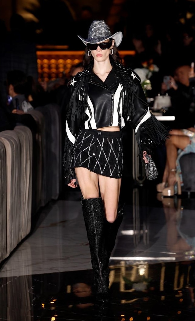 Un look Philipp Plein fall-winter 2025/26 (ph Francesc Ten/MFF)