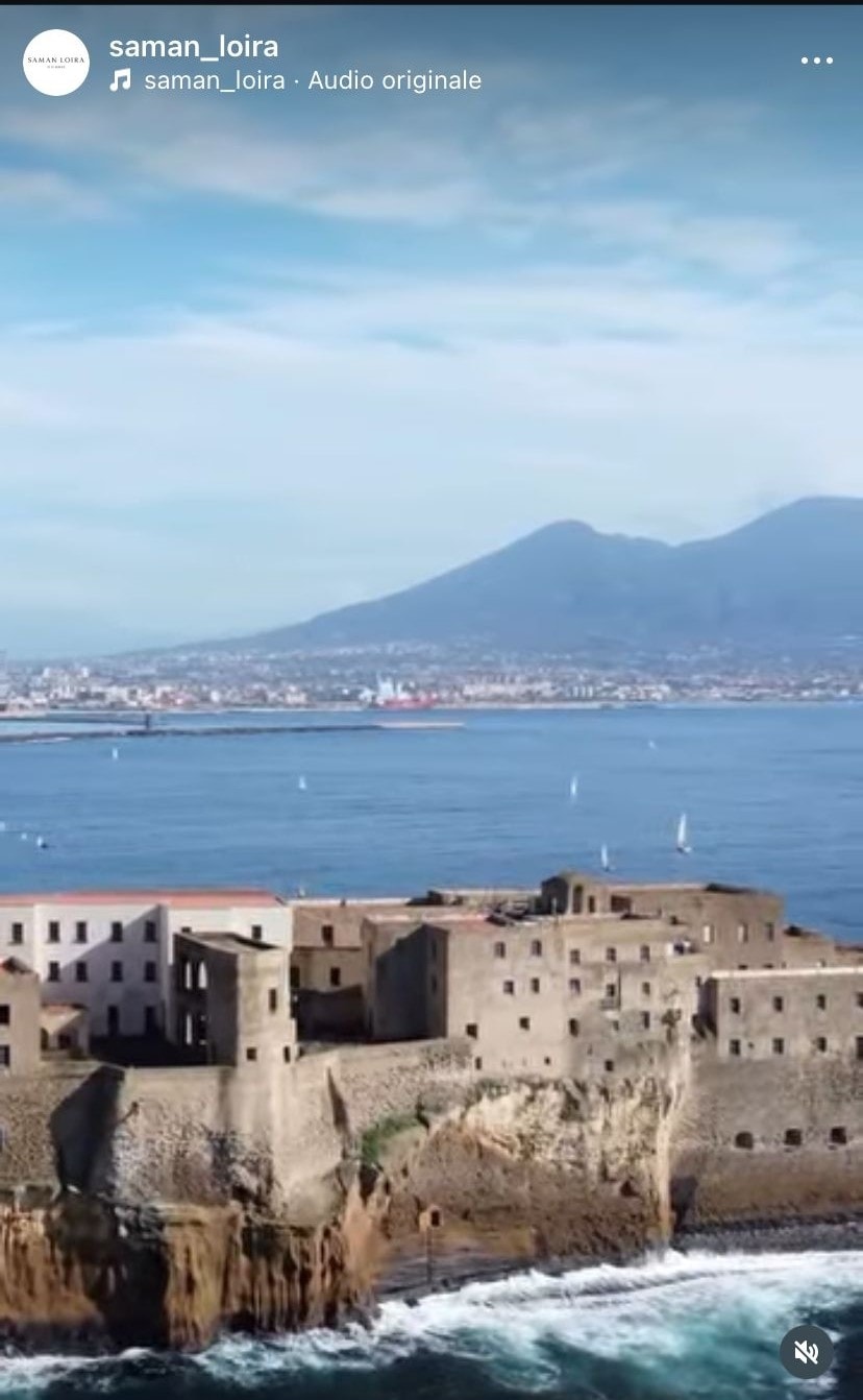Napoli nella sfilata digitale di Saman Loira (Instagram @saman_loira)
