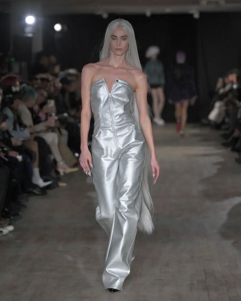 Un look Weinsanto fall-winter 2025/26 (ph Francesc Ten/MFF)