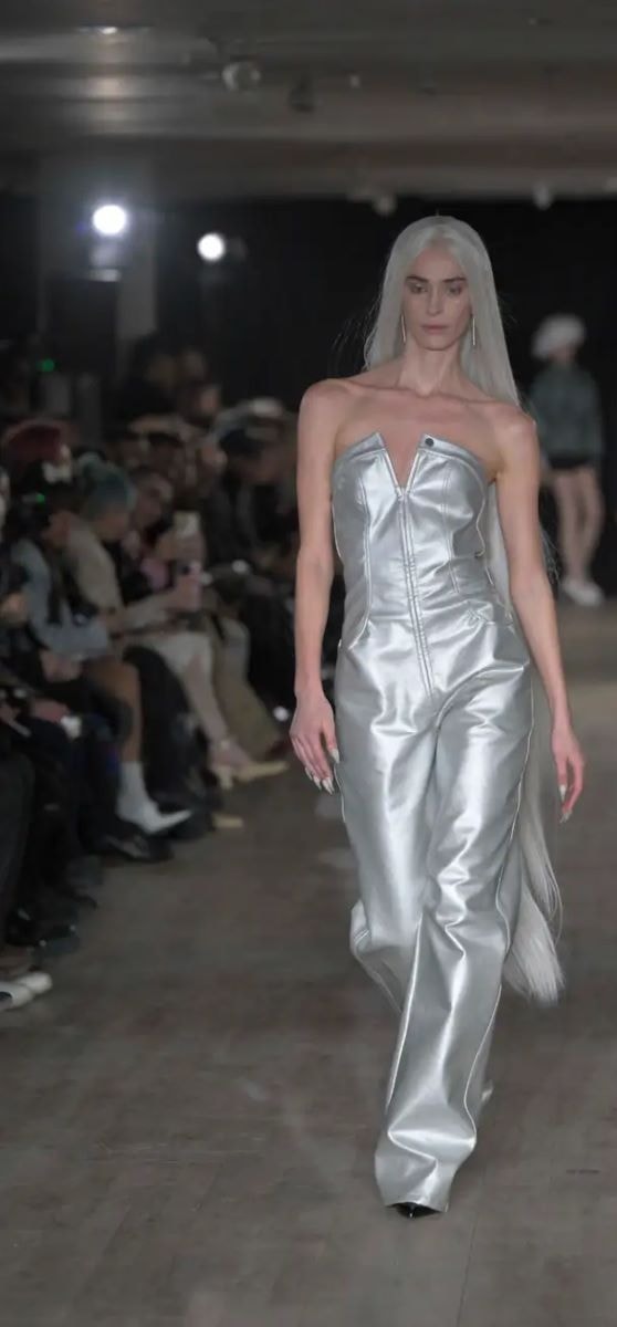 Un look Weinsanto fall-winter 2025/26 (ph Francesc Ten/MFF)