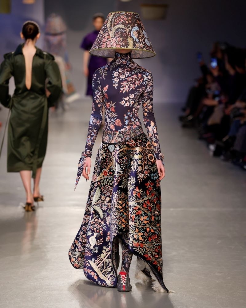 Un look Zomer fall-winter 2025/26 (ph Francesc Ten/MFF)