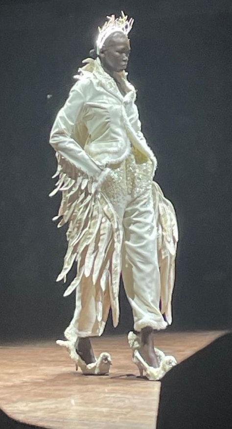 Un look fall-winter 2025/26 di Undercover (ph Silvia Manzoni)