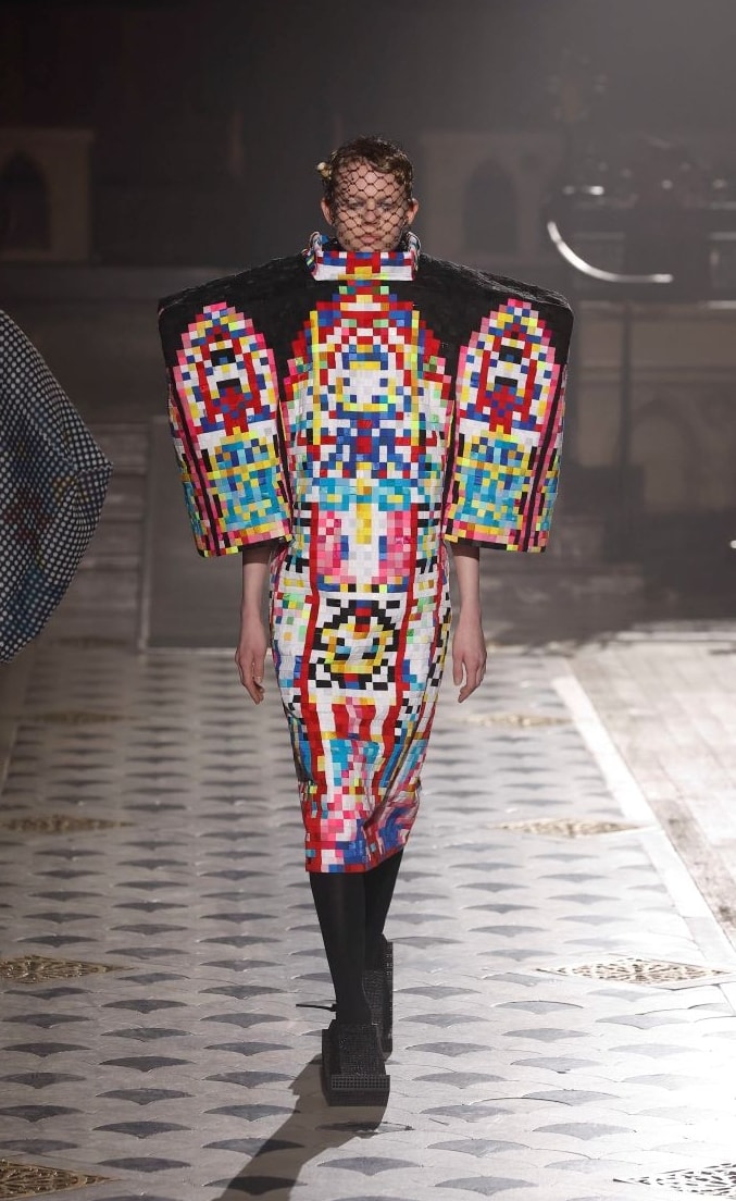 Un look Anrealage fall-winter 2025/26 (ph Francesc Ten/MFF)