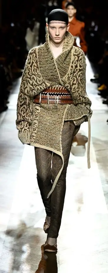Un look Dries Van Noten fall-winter 2025/26 (ph Francesc Ten/MFF)