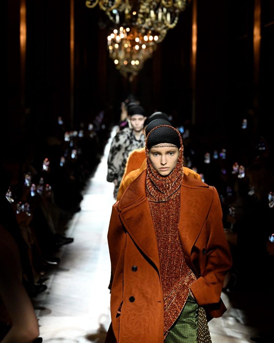 Il finale dello show di Dries Van Noten fall-winter 2025/26 (ph Francesc Ten/MFF)