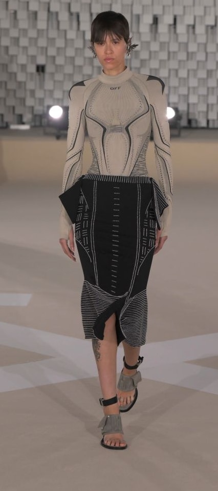 Un look fall-winter 2025/26 di Off-White (ph Francesc Ten/MFF)