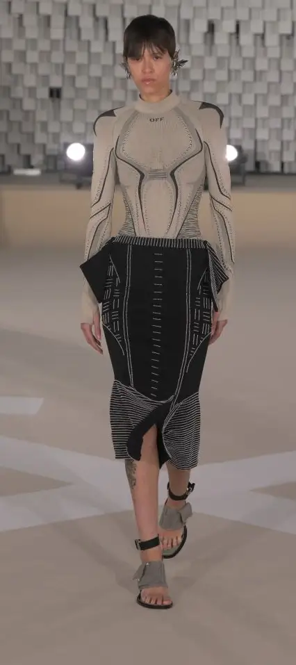 Un look fall-winter 2025/26 di Off-White (ph Francesc Ten/MFF)