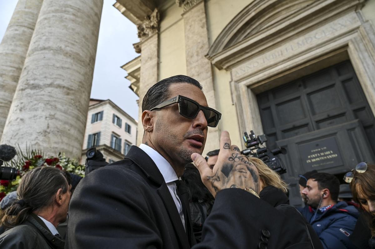 FABRIZIO CORONA PAPARAZZO