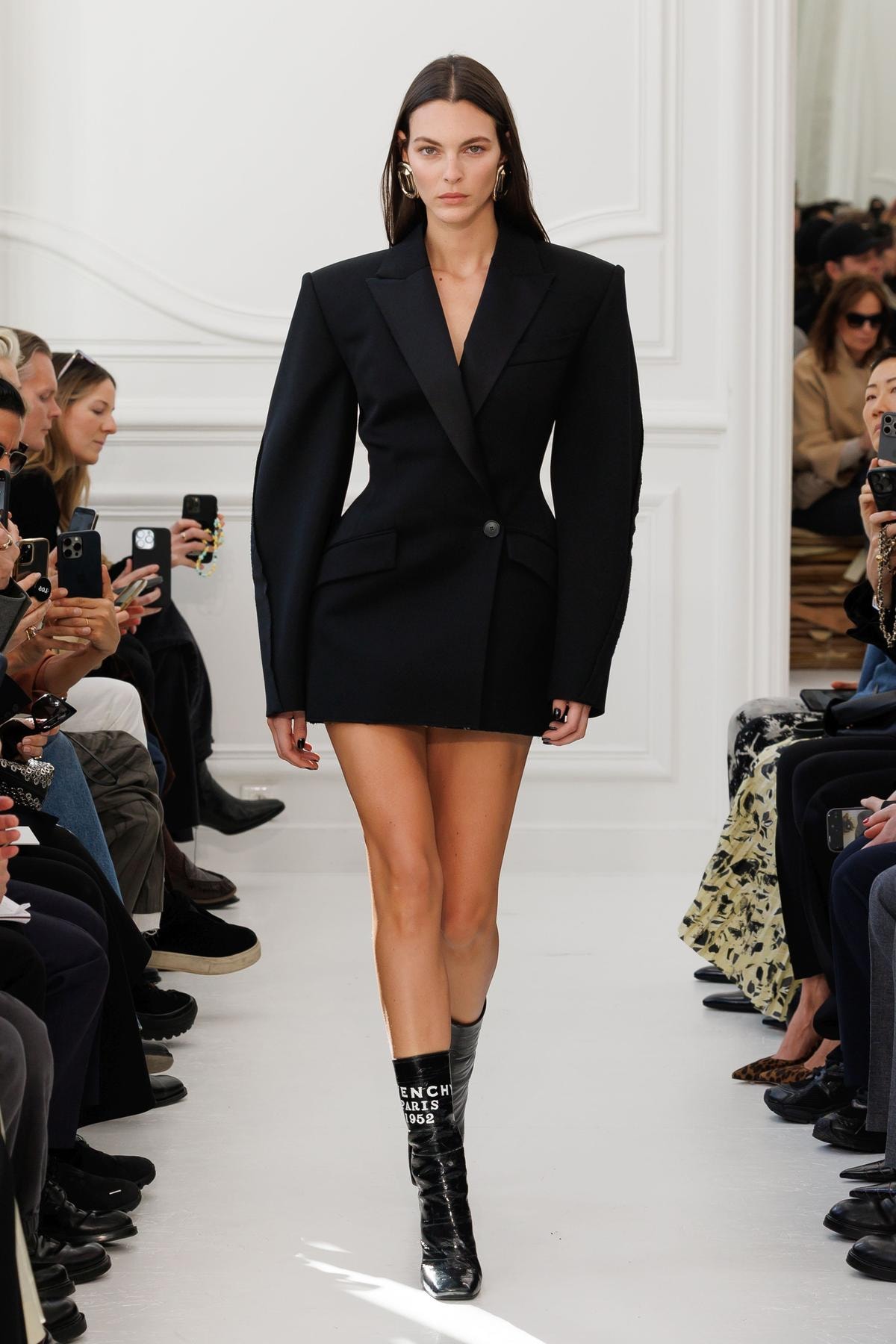Un look Givenchy fall-winter 2025/26 (courtesy Givenchy)