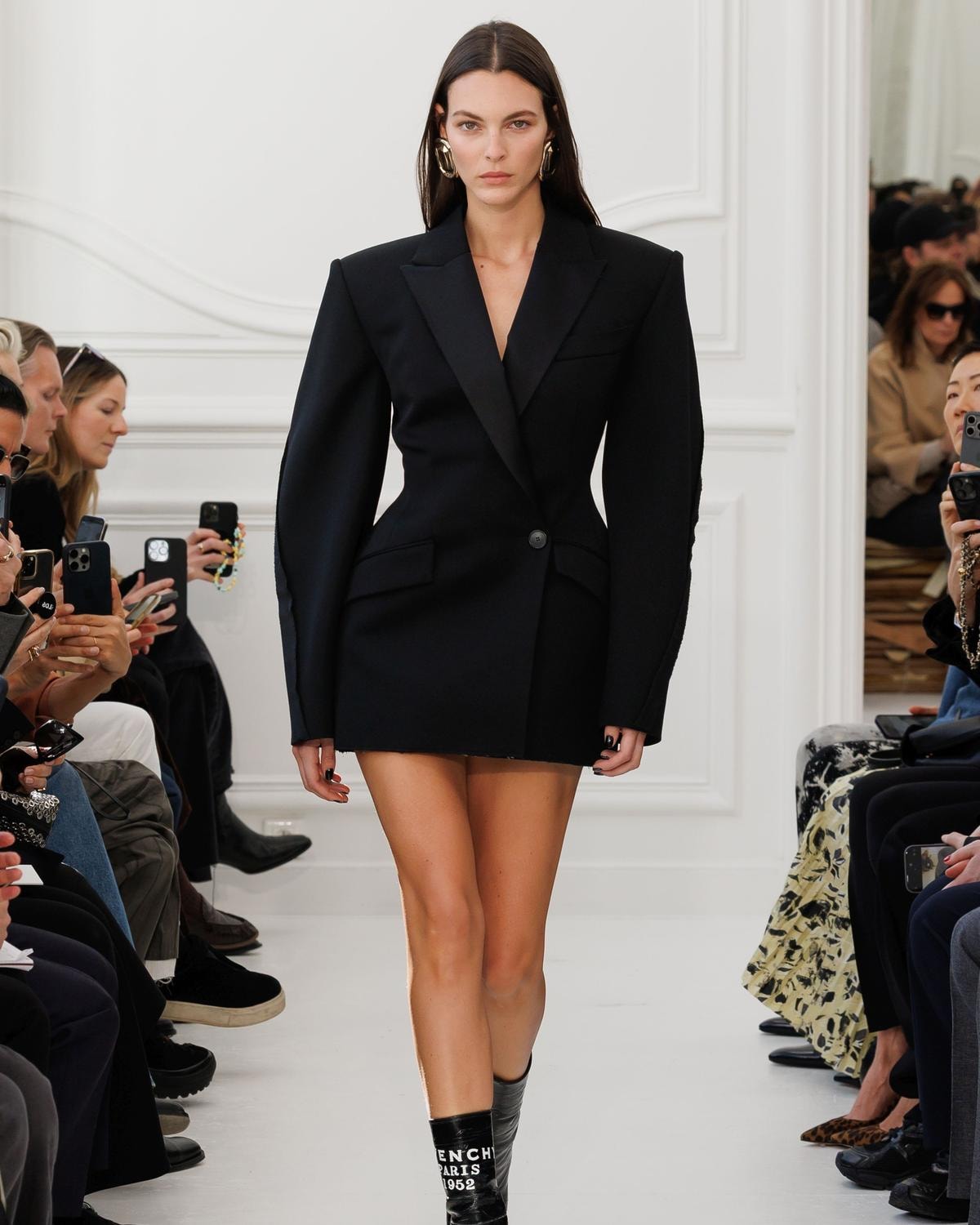 Un look Givenchy fall-winter 2025/26 (courtesy Givenchy)