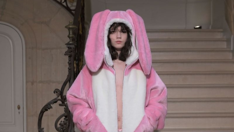 Un look Kenzo fall-winter 2025/26 (ph Francesc Ten/MFF)